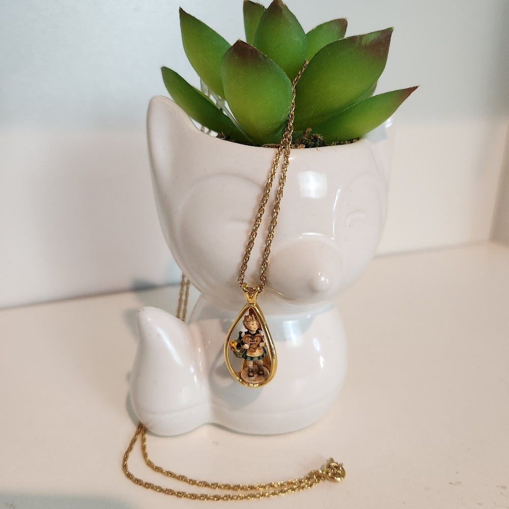 VTG  Hummel Goebel "Girl With Heart" Collector's Club Valentine Pendant W Chain